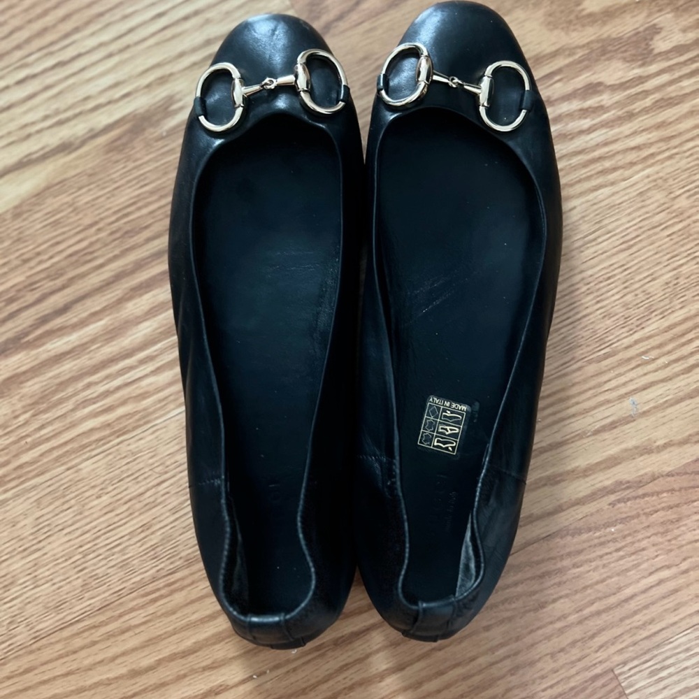 Gucci Black Leather Ballet Flats with Gold Horsebit Accent